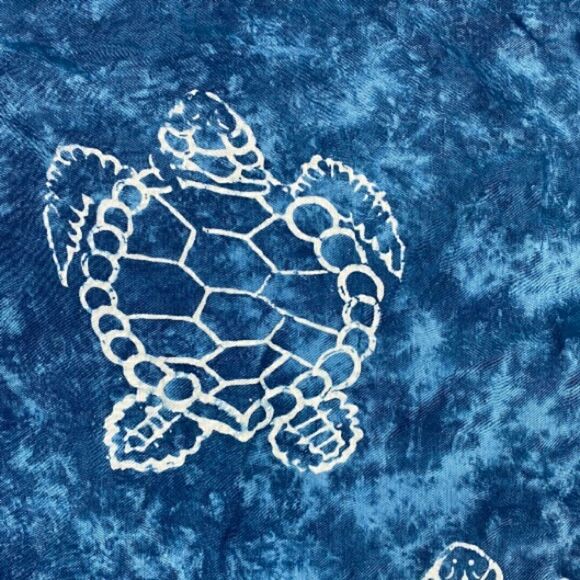 Blue turtle print shawl / beach sarong - Picture 5 of 5